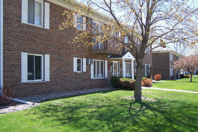 SHAWANO APARTMENTS in Shawano, WI - Building Photo - Building Photo