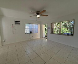 2515 McKinley St, Unit Rear in Hollywood, FL - Building Photo