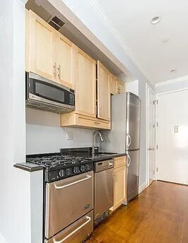 202 E 13th St in New York, NY - Building Photo - Building Photo