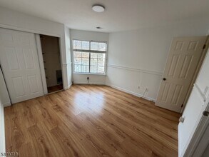 94 Wescott Rd in Bedminster, NJ - Building Photo - Building Photo