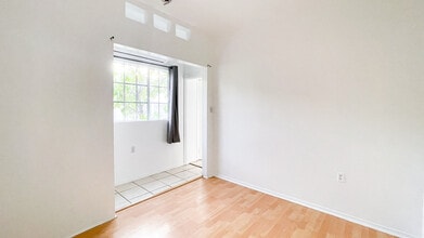 2246 S Bronson Ave in Los Angeles, CA - Building Photo - Building Photo
