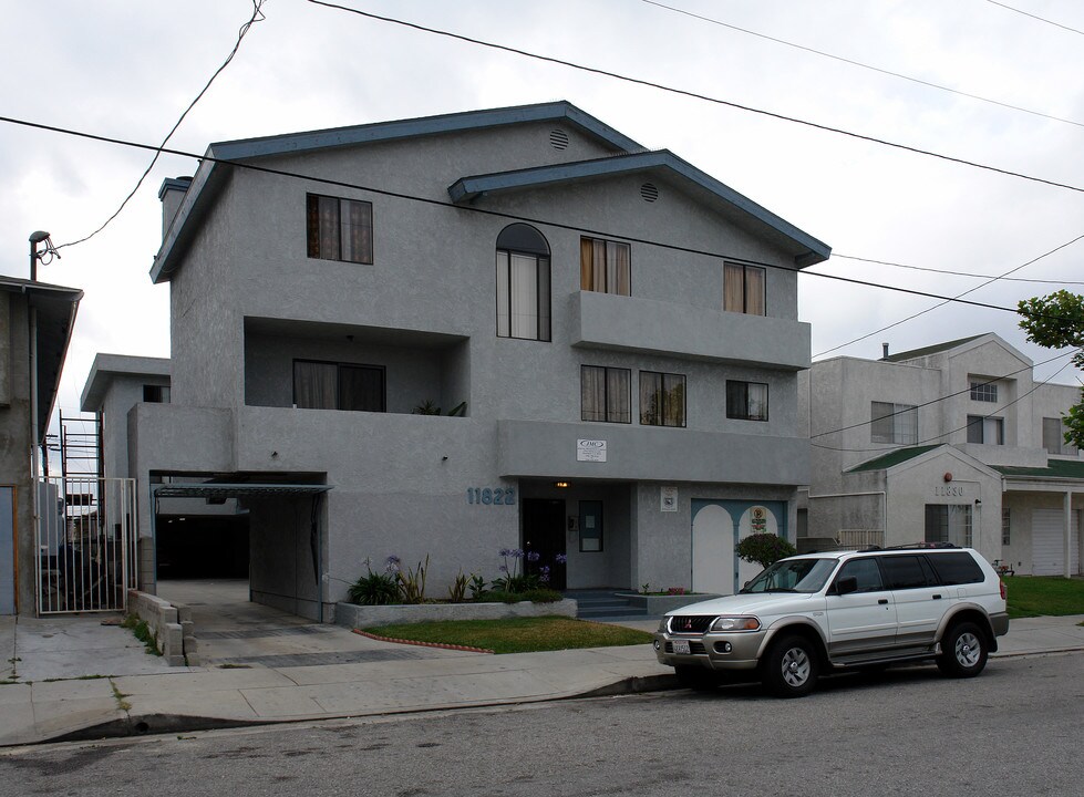 11822 Acacia Ave in Hawthorne, CA - Building Photo