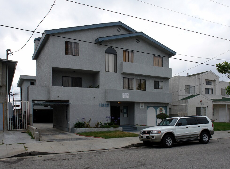 11822 Acacia Ave in Hawthorne, CA - Foto de edificio