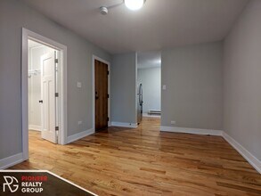 2812 N Mildred Ave, Unit 1 in Chicago, IL - Foto de edificio - Building Photo