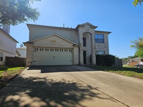 580 Hometown Pkwy in Kyle, TX - Building Photo - Building Photo