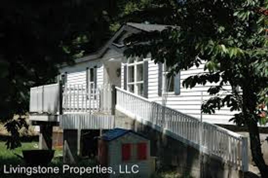 140 Pepsi Rd in Winston, OR - Building Photo