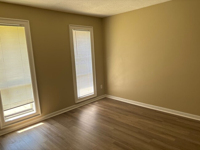 property at 633 Groveland Dr