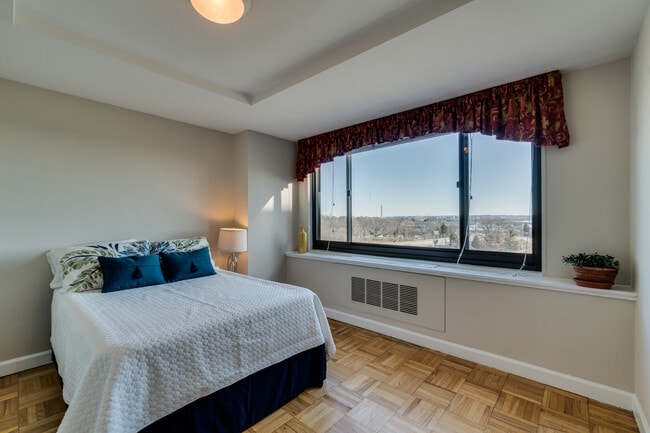 1021 Arlington Blvd, Unit 1001 in Arlington, VA - Building Photo - Building Photo