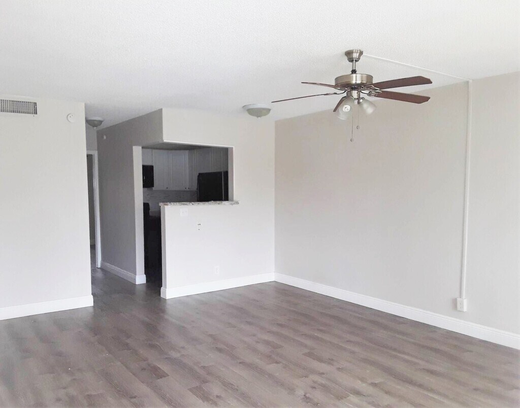 Whispering Palms Apartment Homes Boca Raton, FL Apartments