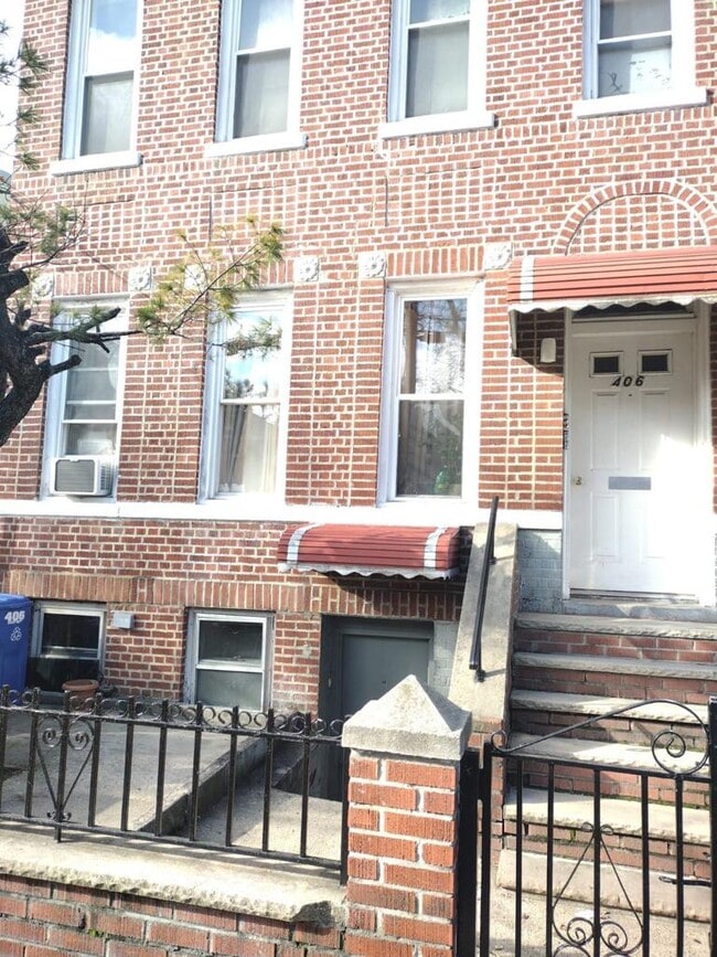 406 E 52nd St, Unit 1R