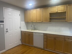 94 4th Ave in Bay Shore, NY - Building Photo - Building Photo