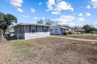 939 John Page Dr in San Antonio, TX - Building Photo - Building Photo