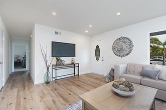 1512 Clavelita Pl in San Diego, CA - Foto de edificio - Building Photo