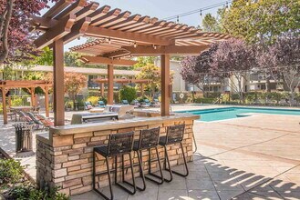 The Montclaire in Sunnyvale, CA - Foto de edificio - Building Photo