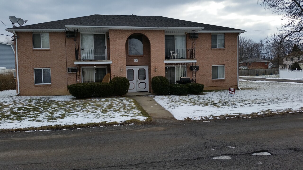 308 Frontier Ave, Unit 2 in North Tonawanda, NY - Foto de edificio