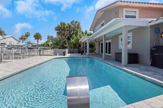 5145 Porpoise Pl in New Port Richey, FL - Building Photo - Building Photo