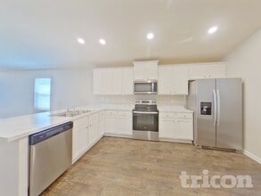 8430 Cape Fox Dr, Unit 402 in Jacksonville, FL - Building Photo - Building Photo