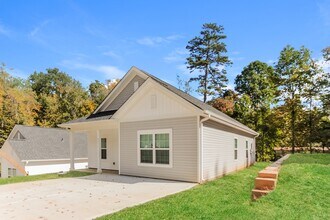 5511 Laborde Ave in Charlotte, NC - Foto de edificio - Building Photo