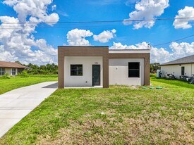 1056 Fayette Ave in Lehigh Acres, FL - Building Photo