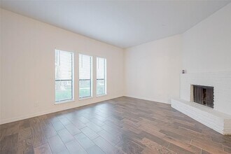 1330 Augusta Dr in Houston, TX - Building Photo - Building Photo