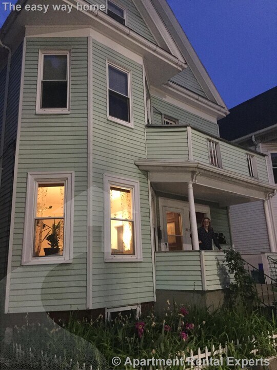 377 Highland Ave in Somerville, MA - Building Photo