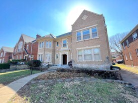 7260 Pershing Ave, Unit 1E in University City, MO - Building Photo