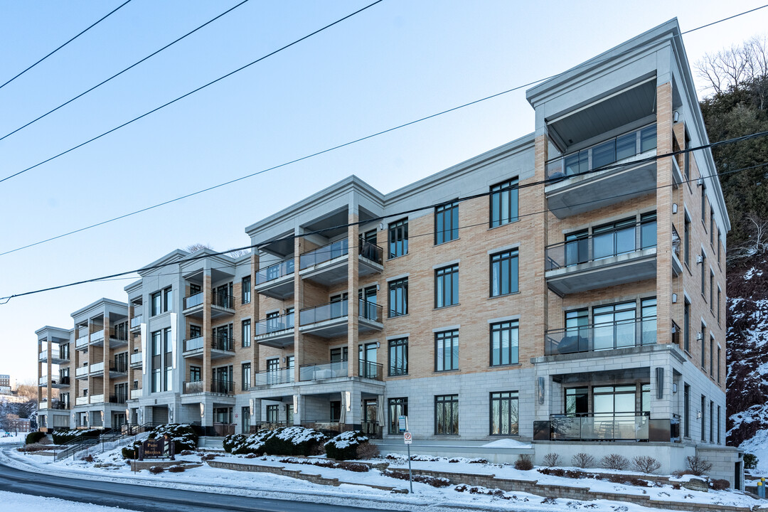 4902 Saint-Laurent St in Lévis, QC - Building Photo