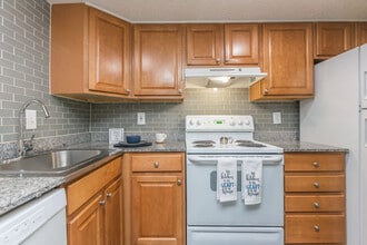The Arts Apartments at West Napoleon in Metairie, LA - Building Photo - Building Photo