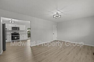 925 Gonzaga Ln in Florissant, MO - Building Photo - Building Photo