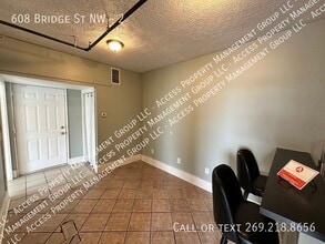 608 Bridge St NW in Grand Rapids, MI - Building Photo - Building Photo
