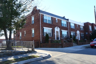 1323 Downing Pl NE in Washington, DC - Building Photo - Building Photo