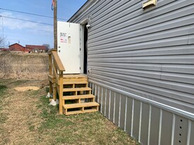 204 Huntington Ave in Mansfield, AR - Building Photo