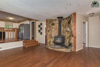 1325 Still Valley Rd in North Pole, AK - Building Photo - Building Photo