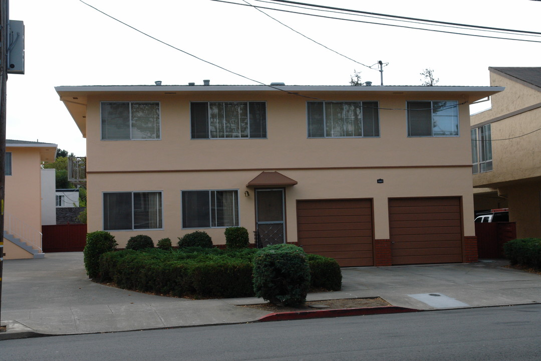 1207 Floribunda Ave in Burlingame, CA - Building Photo