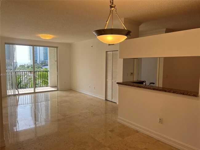 17145 N Bay Rd in Sunny Isles Beach, FL - Building Photo - Building Photo