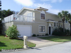 125 Sandy Shoes Dr in Melbourne Beach, FL - Building Photo