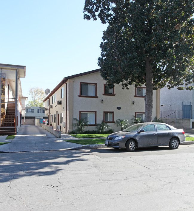 274 W Tujunga Ave in Burbank, CA - Foto de edificio - Building Photo