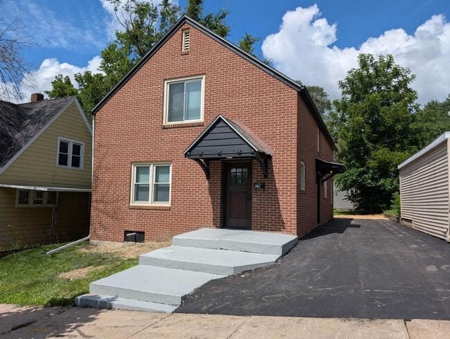 property at 520 Thompson St