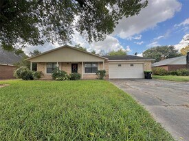 1822 Willow Bend Dr in Wharton, TX - Building Photo