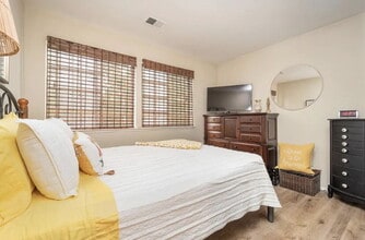 2000 Palm Ave in San Mateo, CA - Building Photo - Building Photo