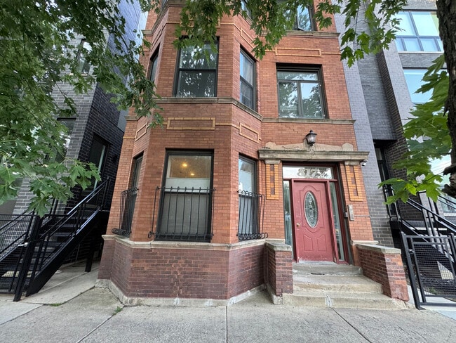 property at 817 N Hoyne Ave