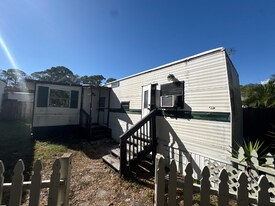 4115 Aurora Rd in Melbourne, FL - Building Photo