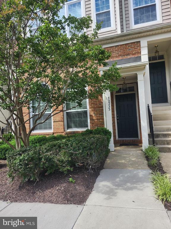 42233 Terrazzo Terrace in Aldie, VA - Building Photo - Building Photo