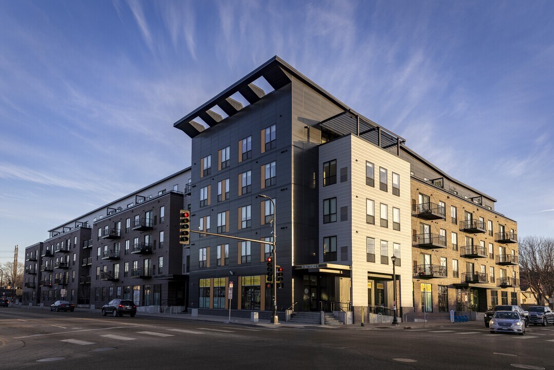 Gateway Northeast in Minneapolis, MN - Foto de edificio