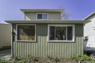 575 E Drayton St in Ferndale, MI - Building Photo