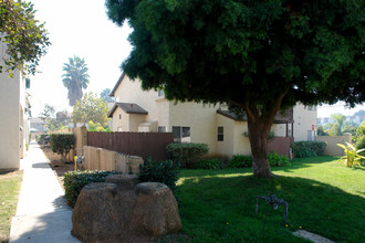 411-415 Chestnut Ave in Carlsbad, CA - Building Photo - Building Photo