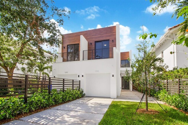 3242 Day Ave in Miami, FL - Building Photo - Building Photo