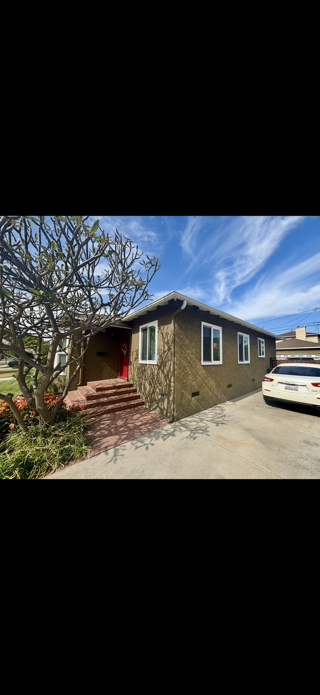 5134 Adenmoor Ave in Lakewood, CA - Building Photo - Building Photo