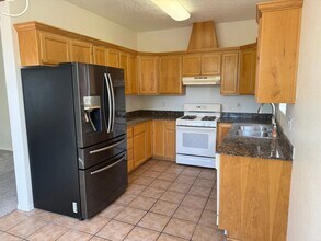 4832 Sun Cove Rd NE in Albuquerque, NM - Foto de edificio - Building Photo