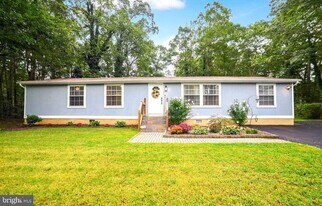 21635 Atalanta St in Lexington Park, MD - Building Photo